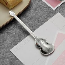 Cucchiaio da caffè in acciaio inossidabile Cucchiaio a forma di strumento musicale creativo, Stile: chitarra, Colore: argento