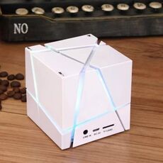 Qone 2 Cube Mini Portable Card Altoparlante Bluetooth senza fili (bianco)