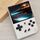 ANBERNIC RG35XX PLUS Console di gioco portatile Schermo IPS da 3,5 pollici Supporto TV HDMI 64 GB + 128 GB (Bianco) ANBERNIC RG35XX PLUS Console di gioco portatile Schermo IPS da 3,5 pollici Supporto TV HDMI 64 GB + 128 GB (Bianco)