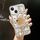 Per iPhone 13 Custodia per telefono con strass bling fatta a mano a specchio per PC (fiore grigio argento) Per iPhone 13 Custodia per telefono con strass bling fatta a mano a specchio per PC (fiore grigio argento)