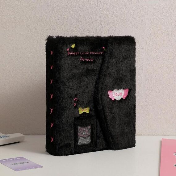Hisocute Album magnetico a sei fori in peluche ricamato A5 Album per carte Raccoglitore per studenti Libretto di archiviazione (copertina nera)
