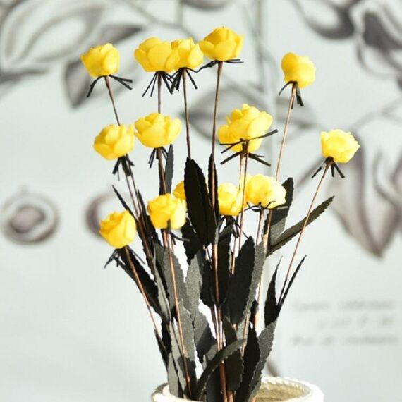 Bocciolo di rosa artificiale Decorazione di nozze Composizione di fiori Decorazione domestica per feste (giallo)