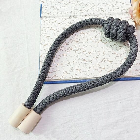 A016 Cinghie per tende Senza perforazione Installazione gratuita Fibbia per tenda con magnete a sfera appesa con nappe (grigio scuro)